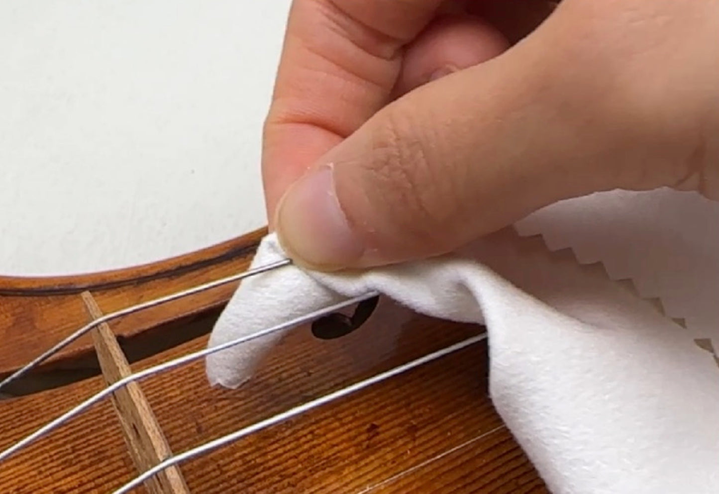 OW Oldwood Italian String Cleaner